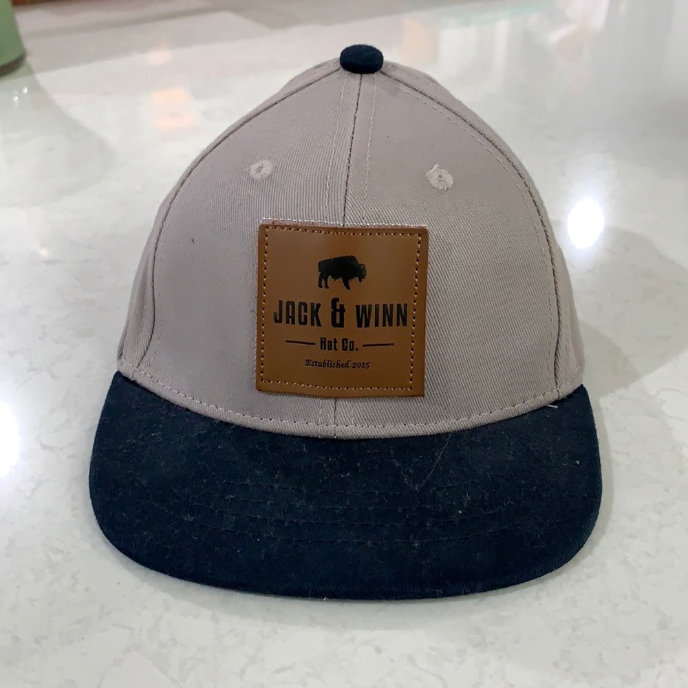 Jack & Winn infant hat (size XS)
